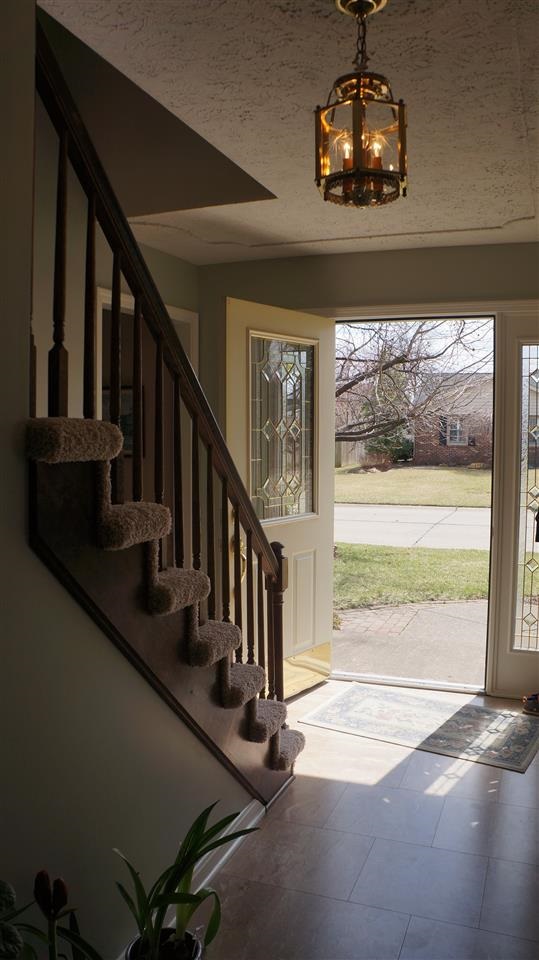 8224 Woodbriar Dr, Evansville, IN 47715 photo 2