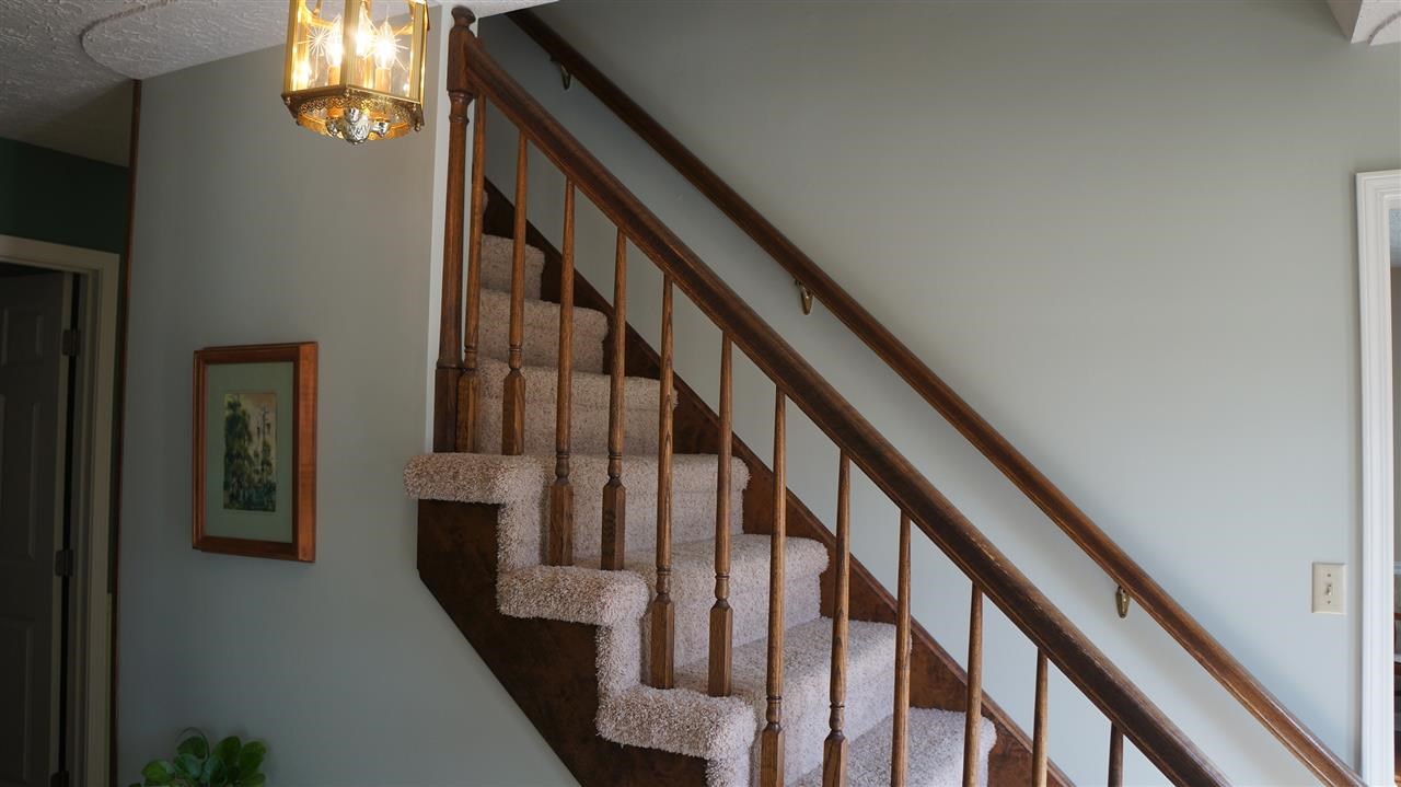 8224 Woodbriar Dr, Evansville, IN 47715 photo 3
