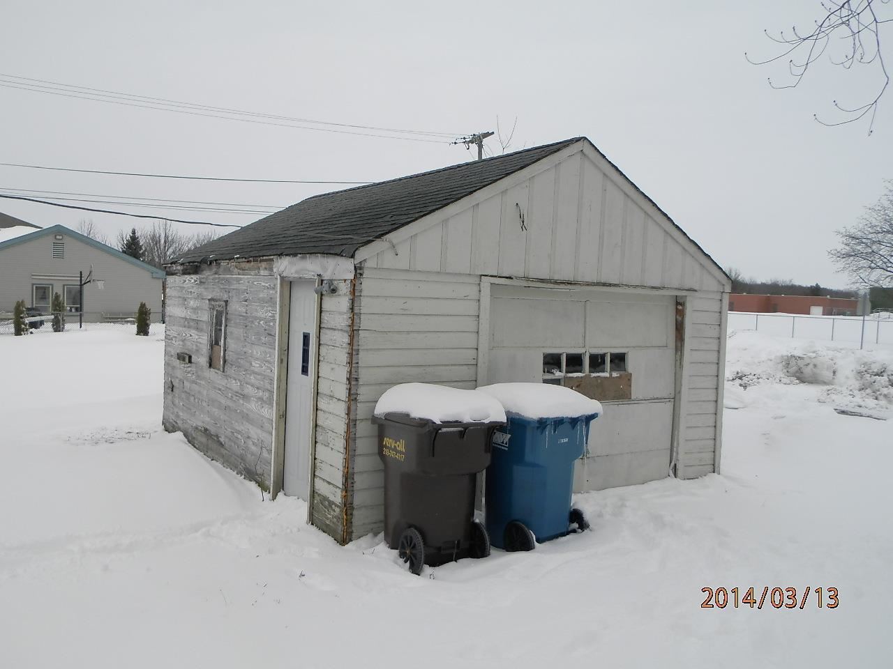 411 E Green St, Butler, IN 46721 photo 4