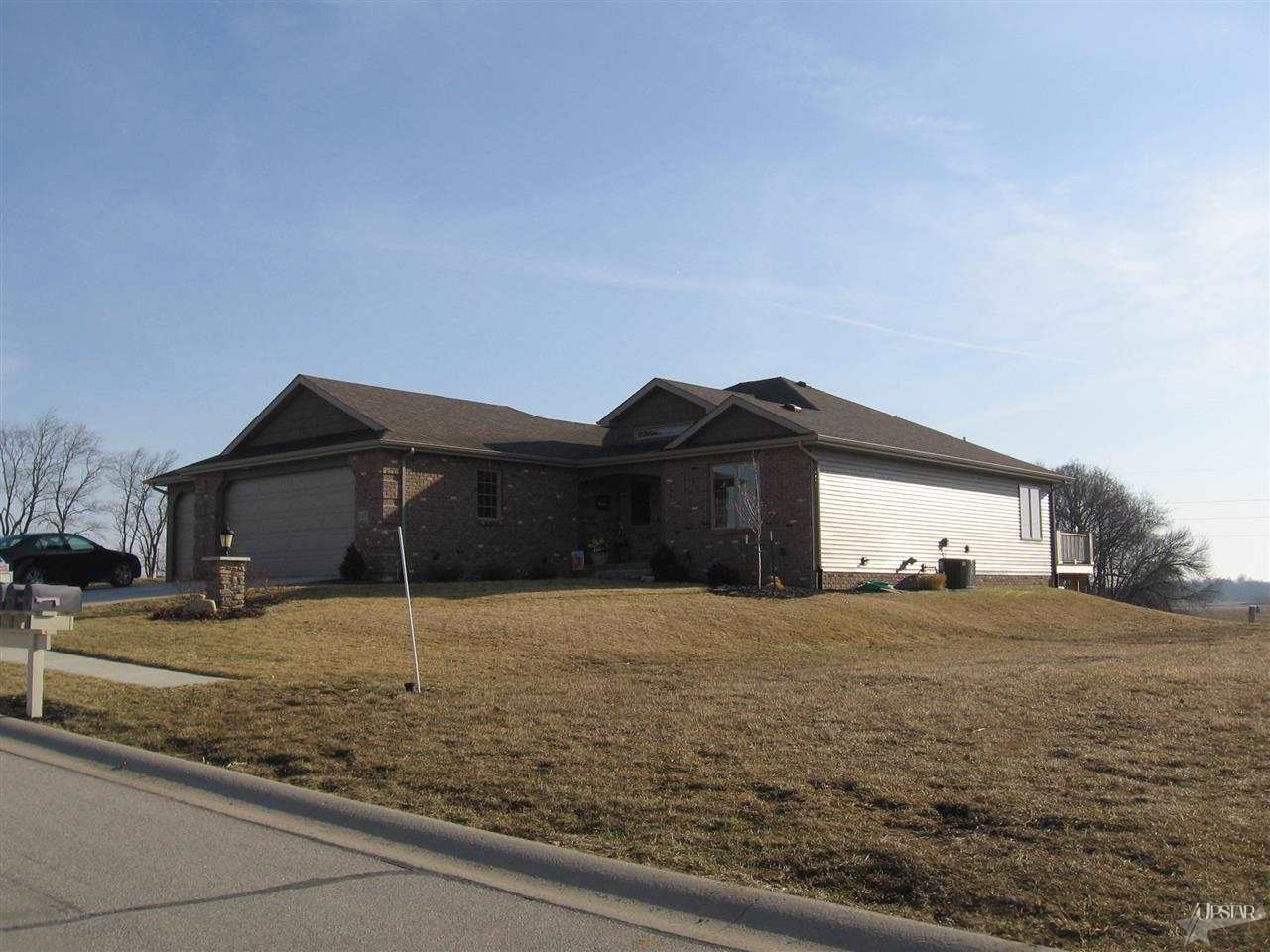 2420 E Whispering Trl, Columbia City, IN 46725 photo 1