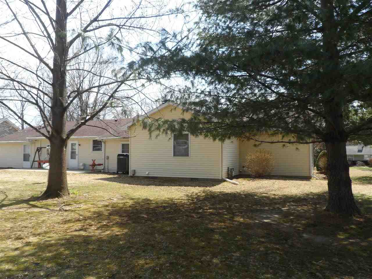 8 Douglas Dr, Washington, IN 47501 photo 2