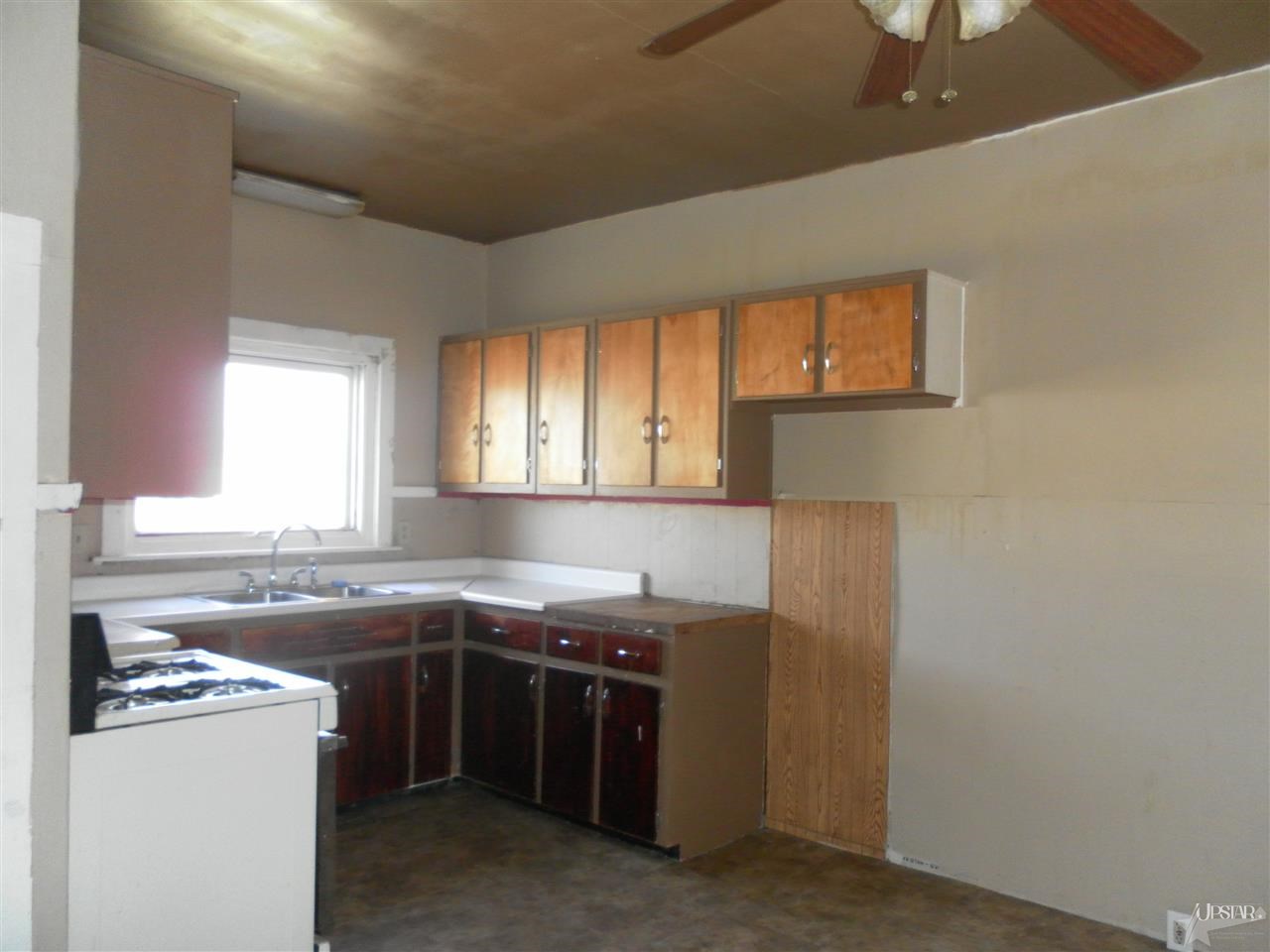 106 N Short St, Monroeville, IN 46773 photo 2