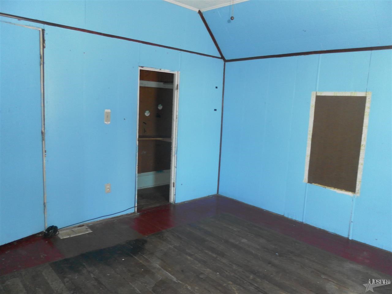 106 N Short St, Monroeville, IN 46773 photo 8