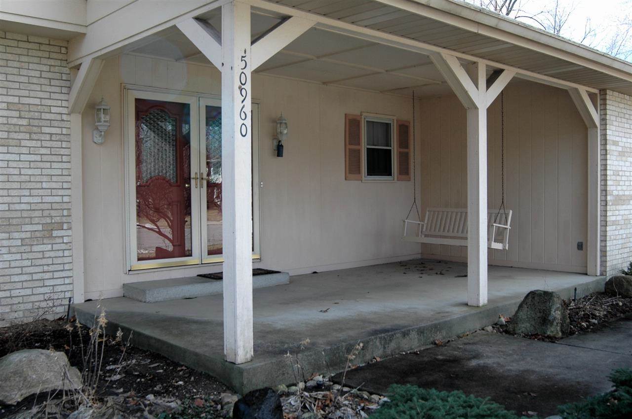 50960 Briarwood Ct, Granger, IN 46530 photo 2