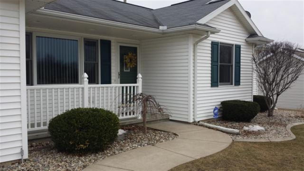 977 Highfield Ct, Middlebury, IN 46540 photo 2
