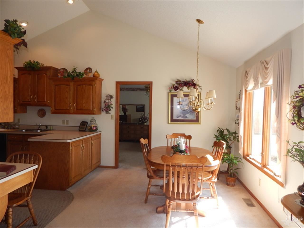 1516 Parlor City Dr, Bluffton, IN 46714 photo 9