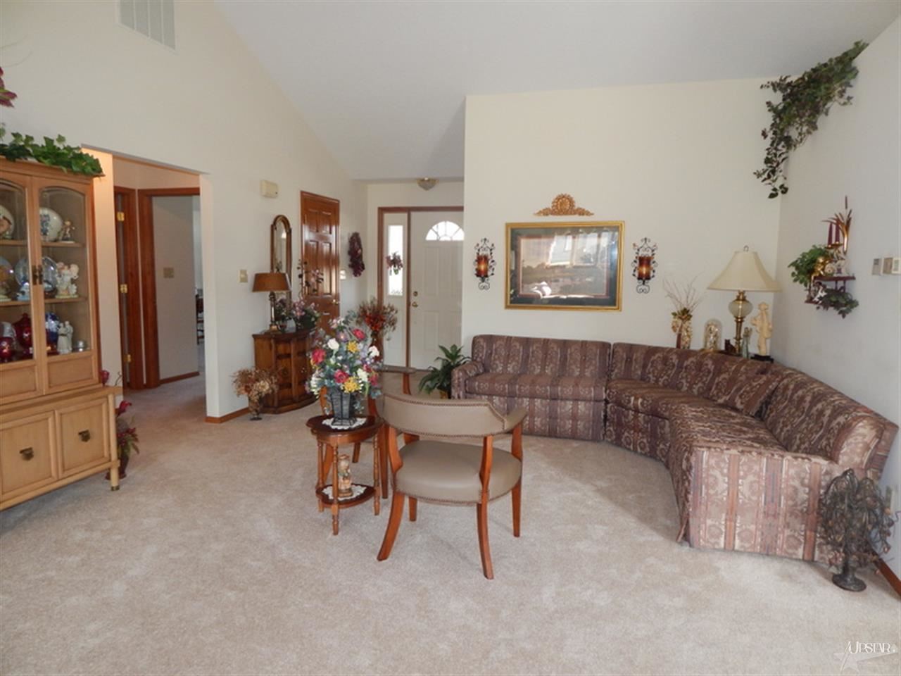 1516 Parlor City Dr, Bluffton, IN 46714 photo 4