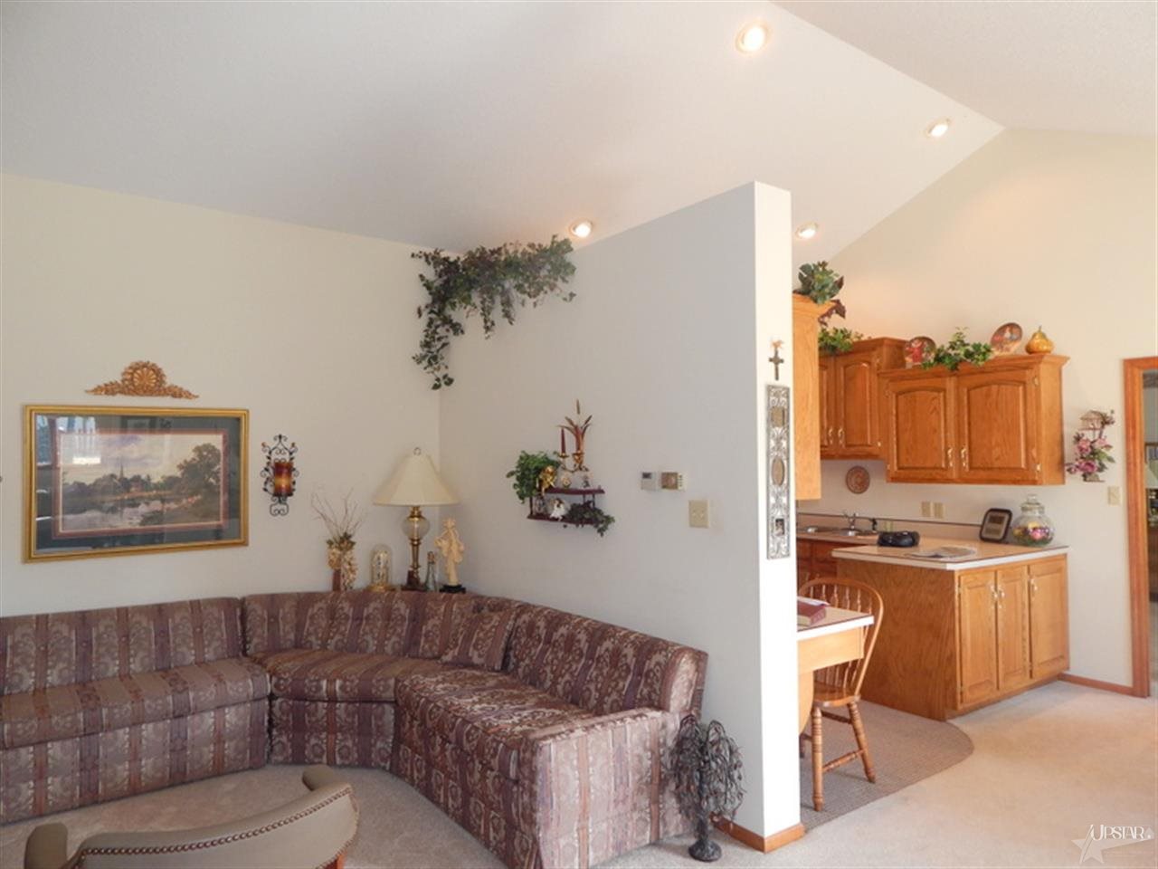 1516 Parlor City Dr, Bluffton, IN 46714 photo 5