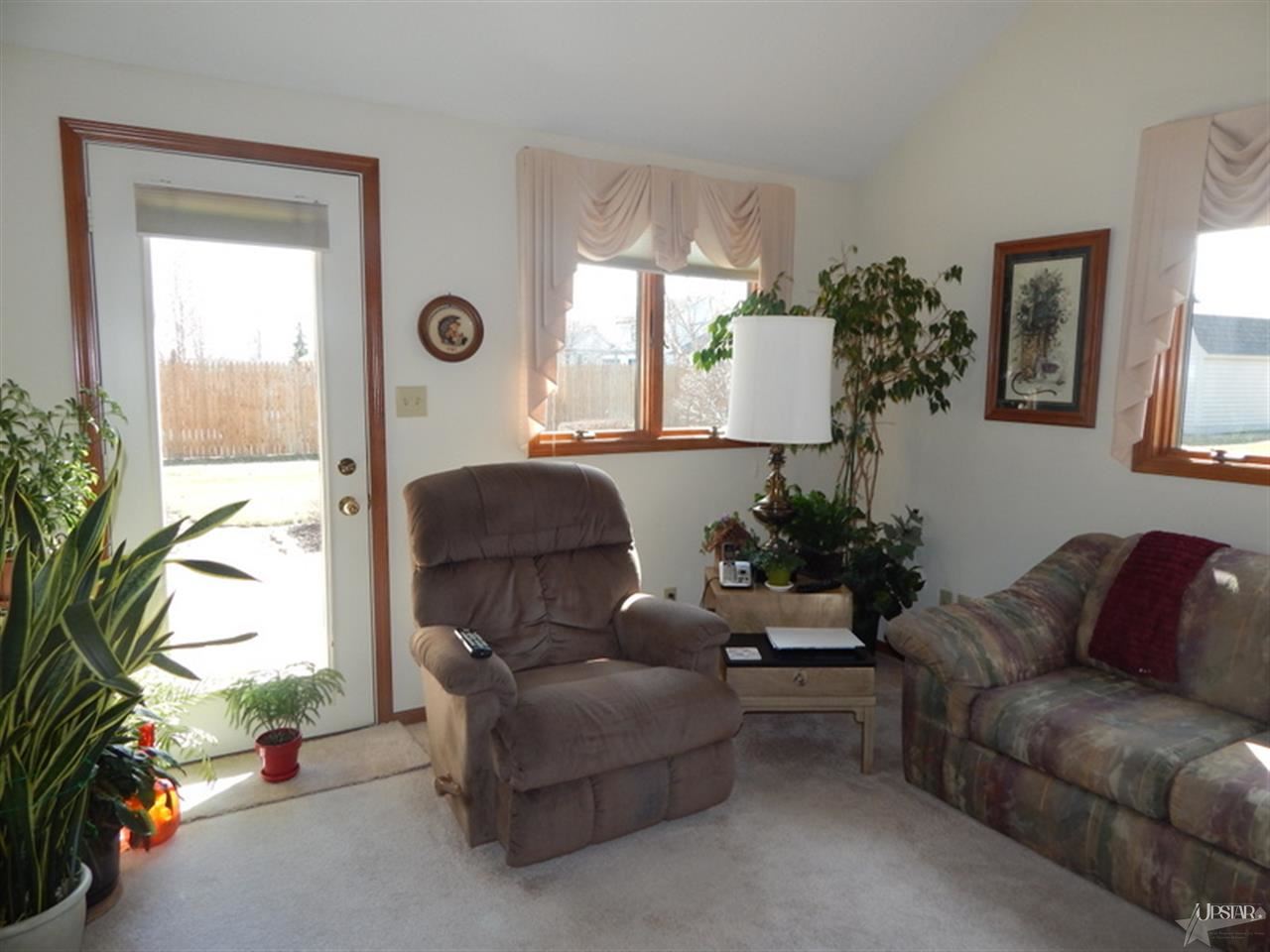 1516 Parlor City Dr, Bluffton, IN 46714 photo 7