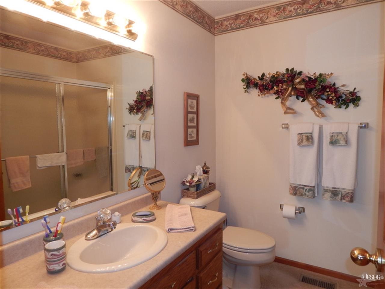 1516 Parlor City Dr, Bluffton, IN 46714 photo 17