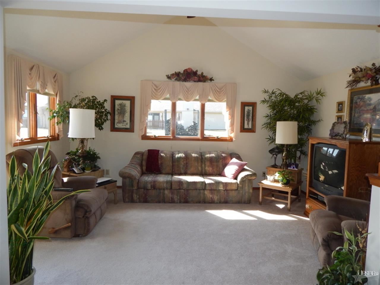 1516 Parlor City Dr, Bluffton, IN 46714 photo 6