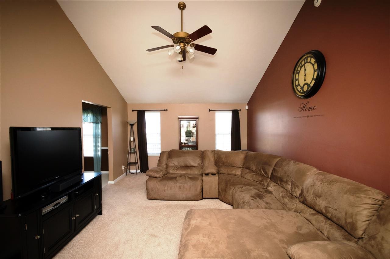 12733 Cold Water Dr, Evansville, IN 47725 photo 3