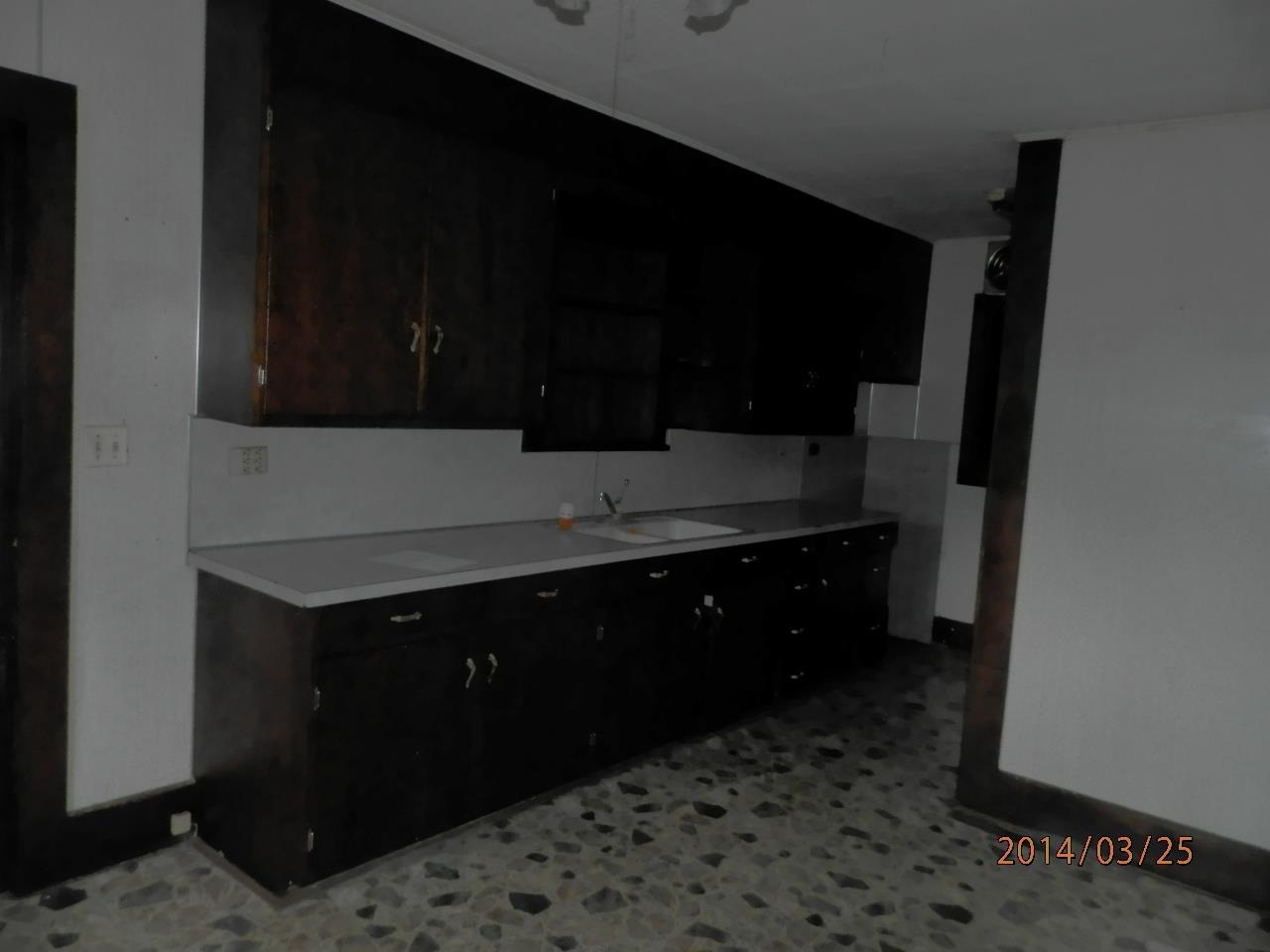 217 Lisle St, Kendallville, IN 46755 photo 5