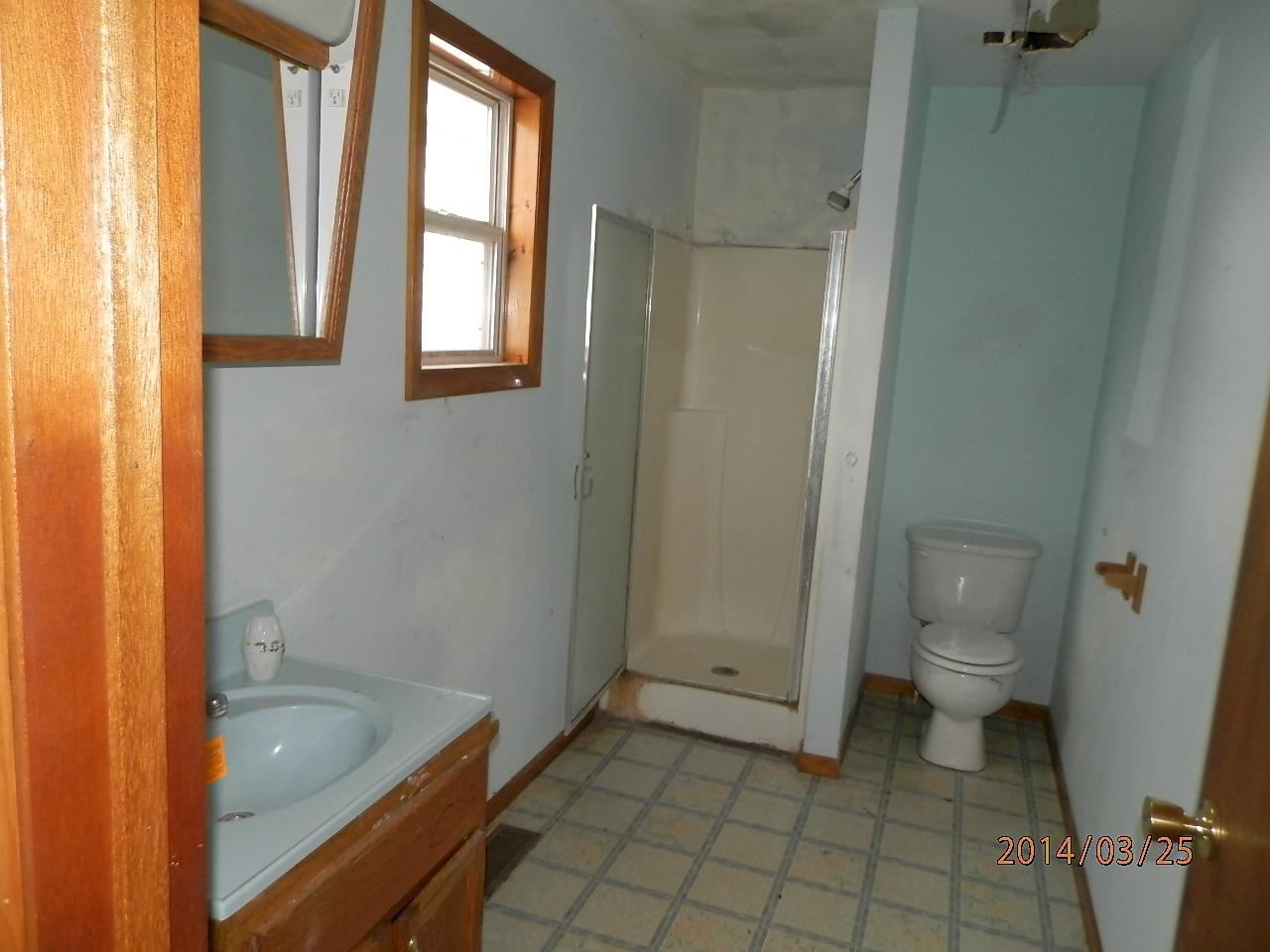 217 Lisle St, Kendallville, IN 46755 photo 2
