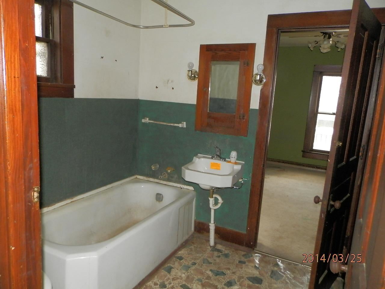 217 Lisle St, Kendallville, IN 46755 photo 9
