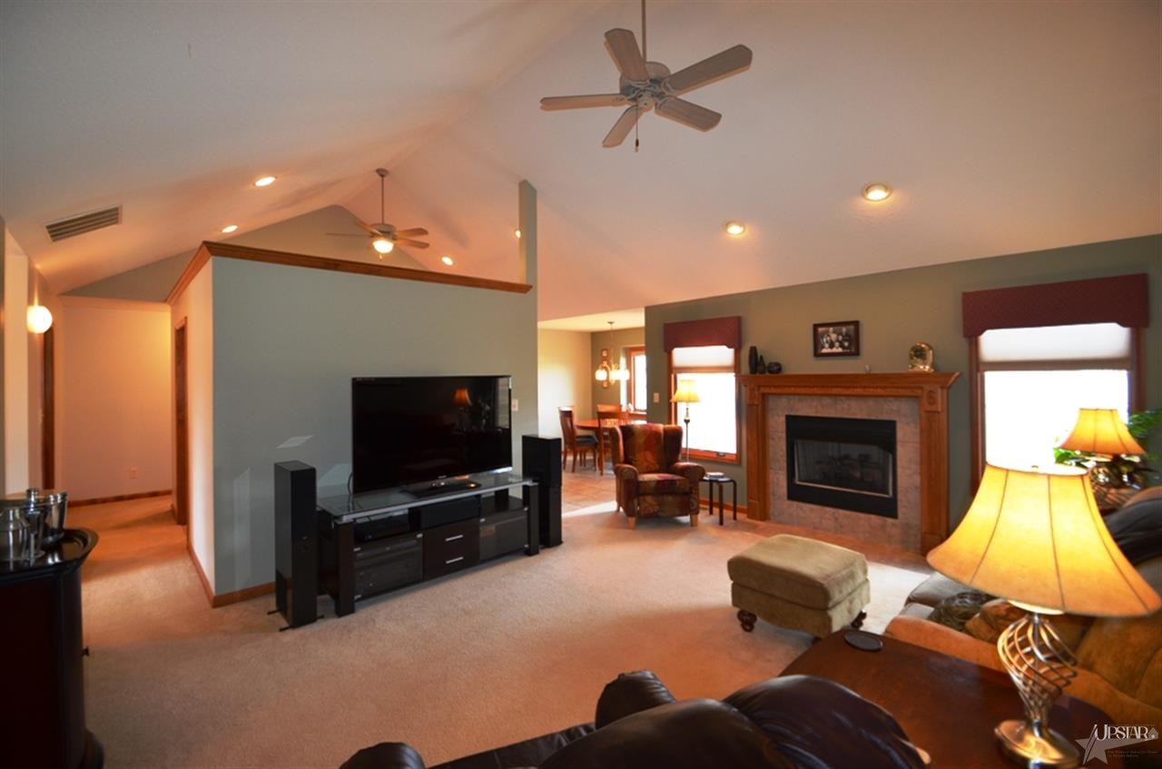 1615 Brook Ct, Ossian, IN 46777 photo 2