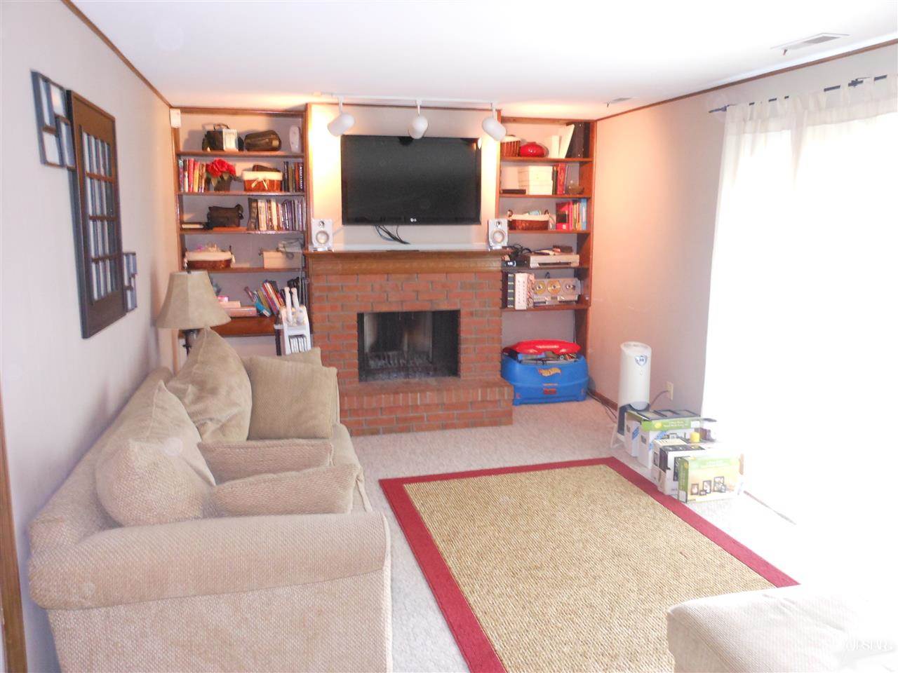 3805 Oakhurst Dr, Fort Wayne, IN 46815 photo 2
