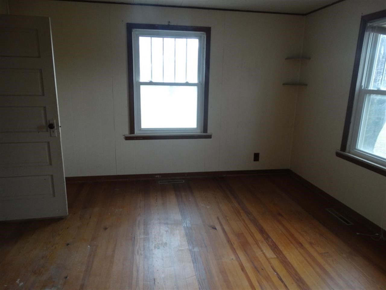 902 N Vincennes Ave, Petersburg, IN 47567 photo 5