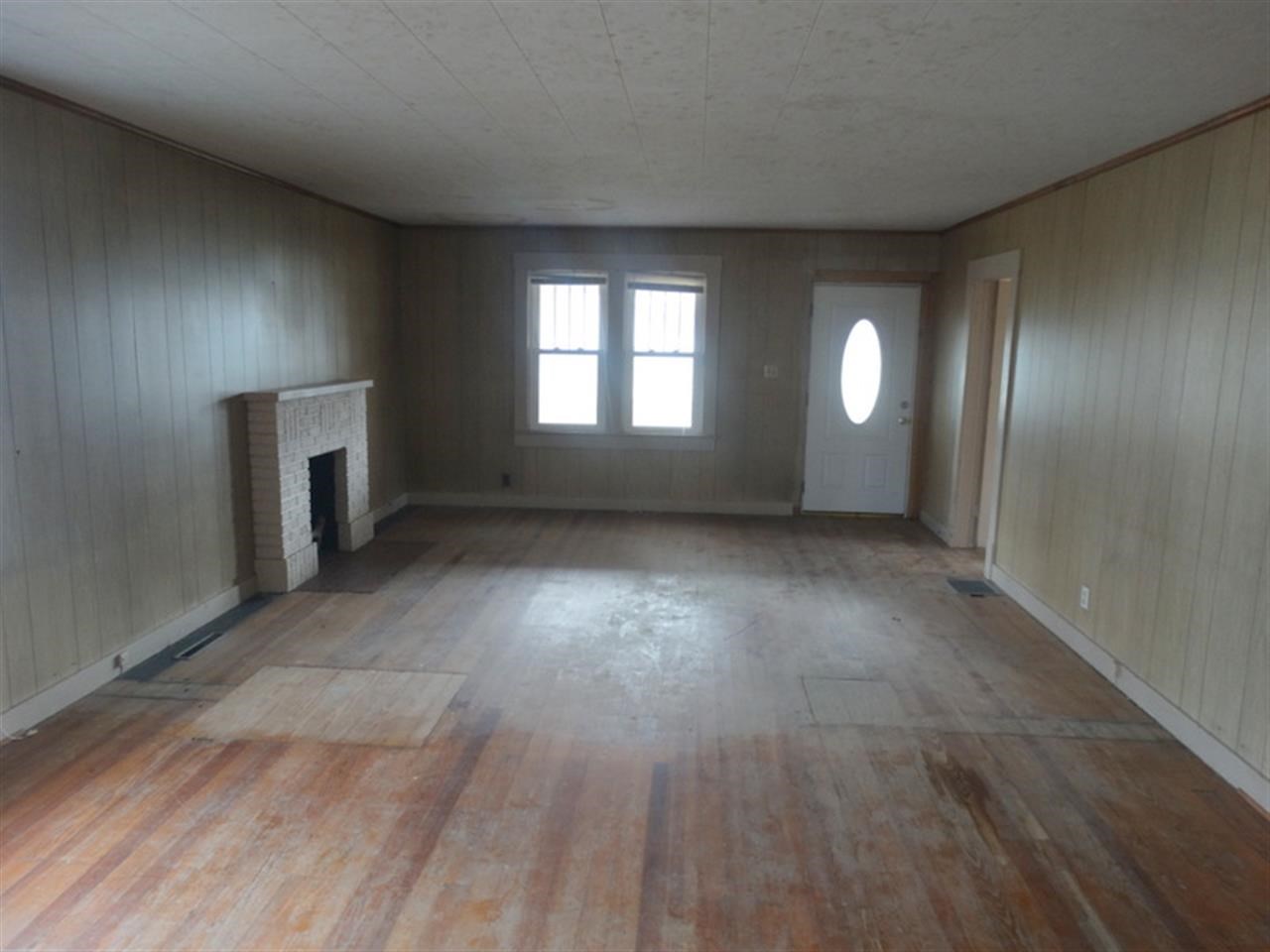 902 N Vincennes Ave, Petersburg, IN 47567 photo 3