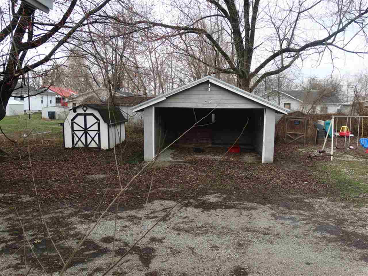 902 N Vincennes Ave, Petersburg, IN 47567 photo 9