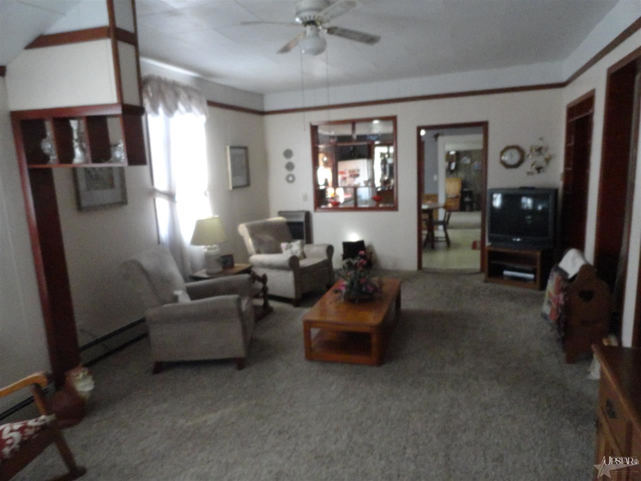 324 Jackson St, Huntington, IN 46750 photo 2