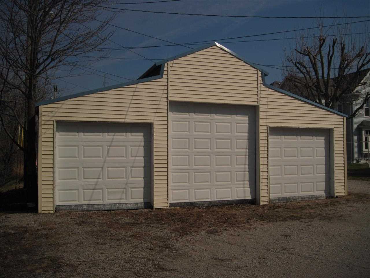 308 W Mitchell St, Kendallville, IN 46755 photo 5