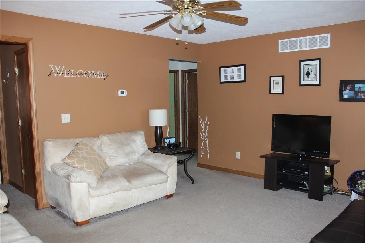 617 Heritage Dr, Middlebury, IN 46540 photo 2
