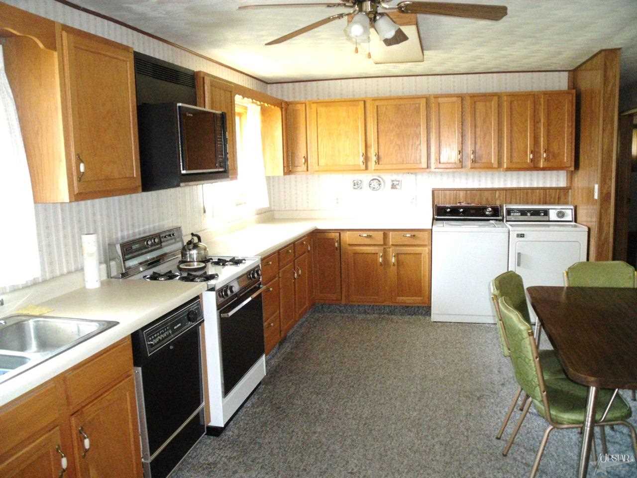 17807 Bluffton Rd, Yoder, IN 46798 photo 2