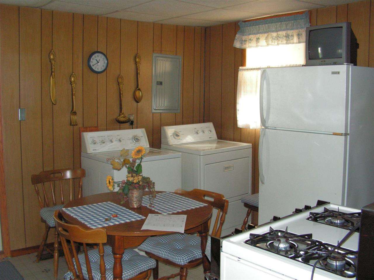 105 E S G St, Gas City, IN 46933 photo 8