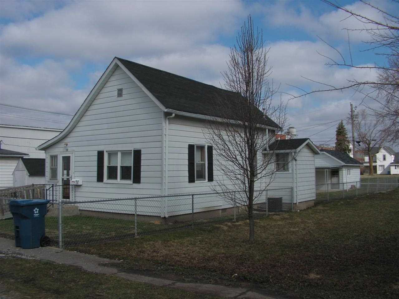 105 E S G St, Gas City, IN 46933 photo 2