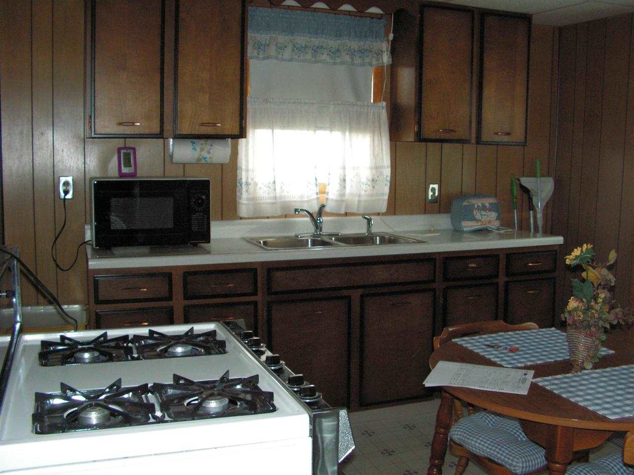 105 E S G St, Gas City, IN 46933 photo 9