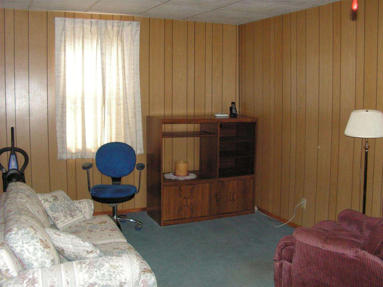 105 E S G St, Gas City, IN 46933 photo 7