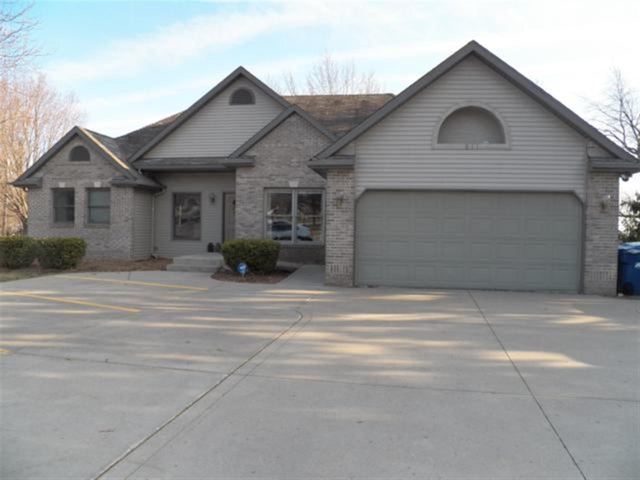 611 Wayne St, Middlebury, IN 46540 photo 1