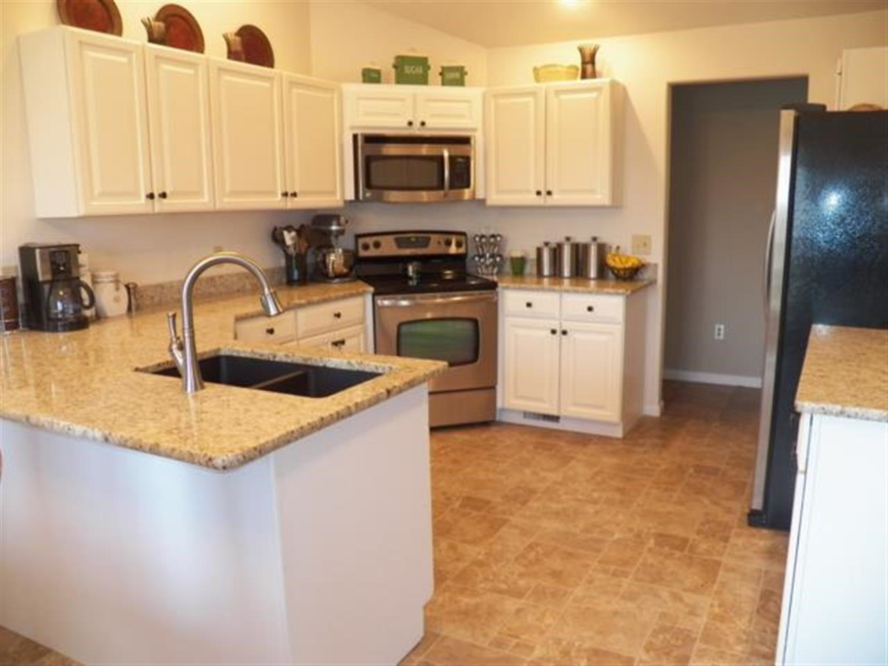 611 Wayne St, Middlebury, IN 46540 photo 3