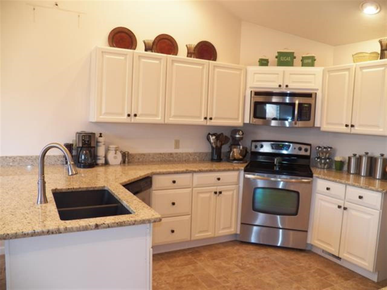 611 Wayne St, Middlebury, IN 46540 photo 4