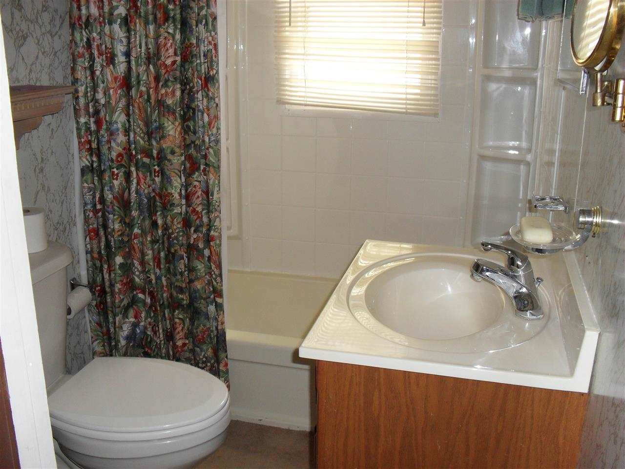 211 S Wayne St, Flora, IN 46929 photo 5