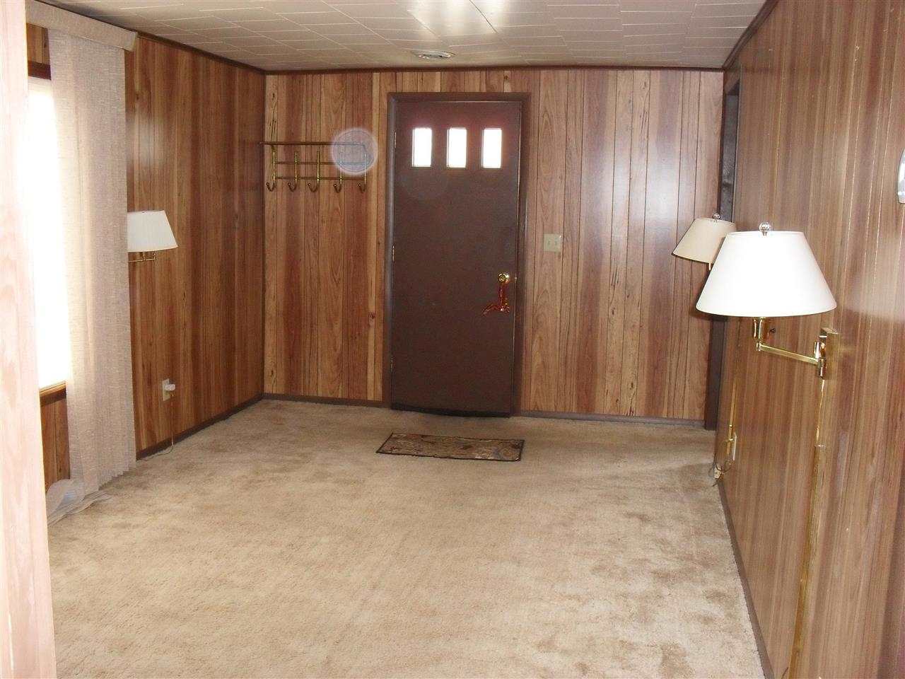 211 S Wayne St, Flora, IN 46929 photo 2