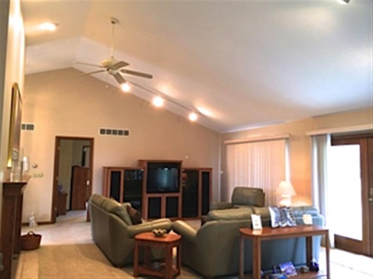 4615 E Country Cove Dr, Syracuse, IN 46567 photo 5
