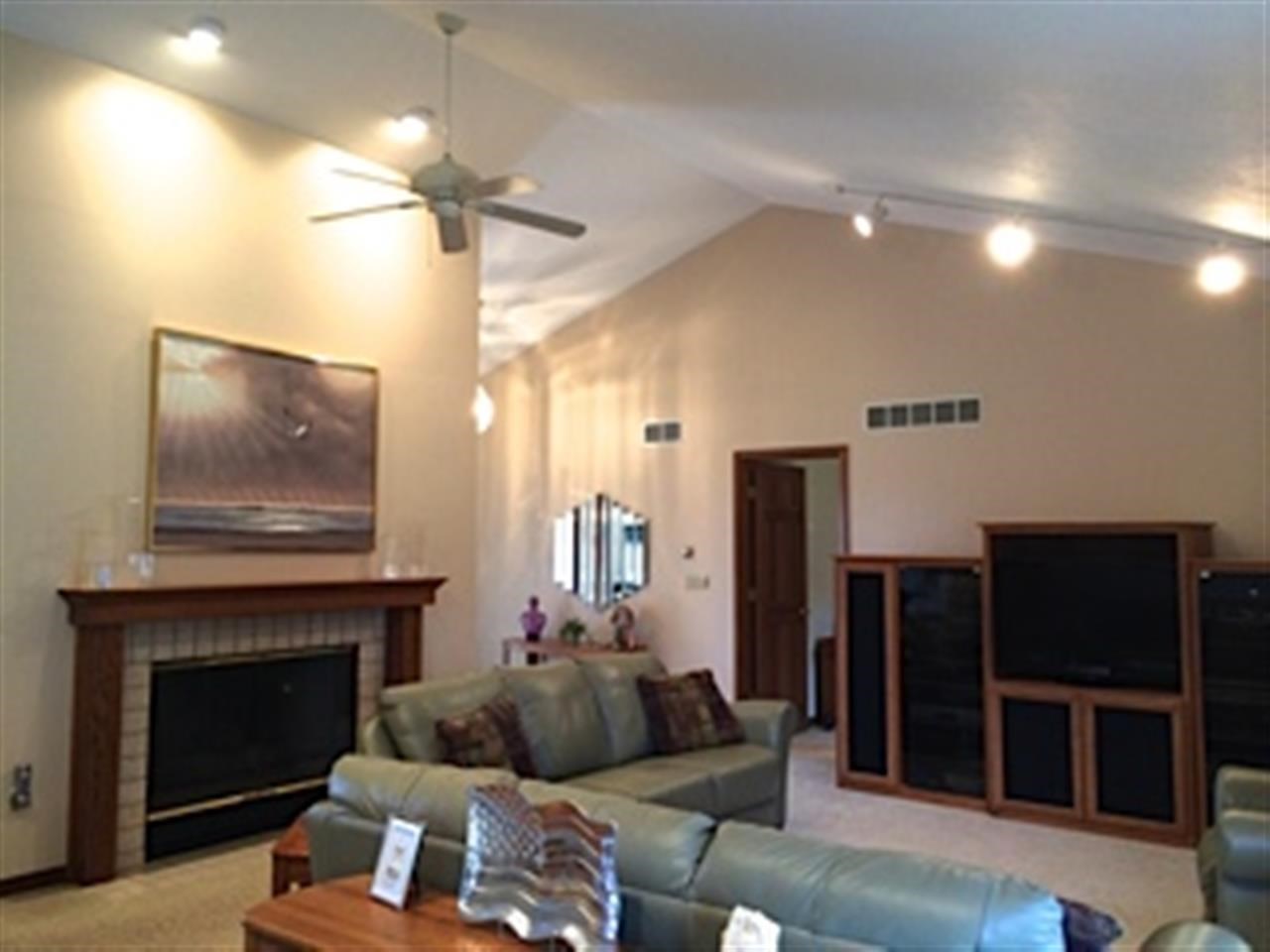 4615 E Country Cove Dr, Syracuse, IN 46567 photo 2