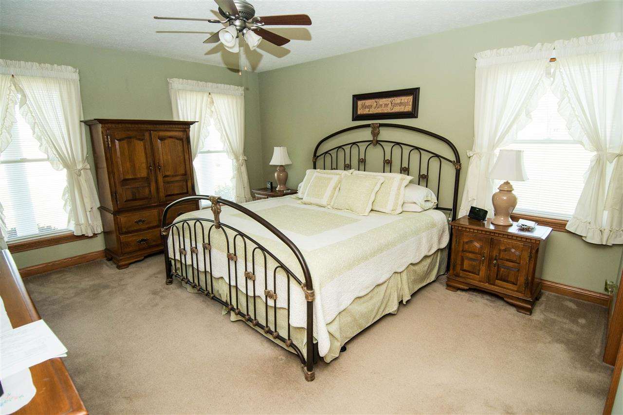 1742 S Henderson Rd, Vincennes, IN 47591 photo 9