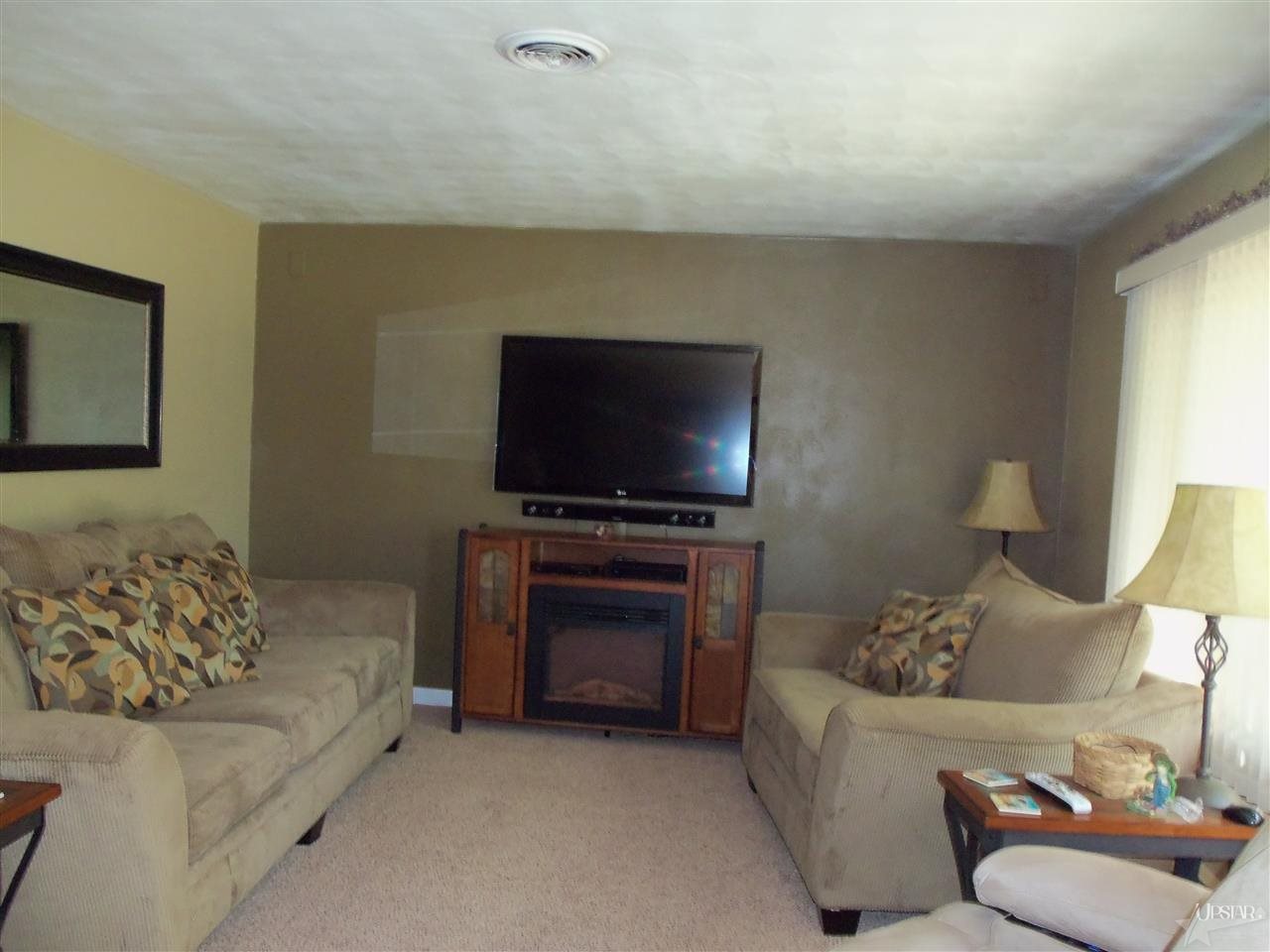 107 Zona Dr, Auburn, IN 46706 photo 2