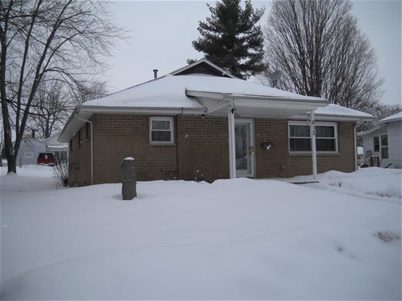 612 S Columbia St, Warsaw, IN 46580 photo 2