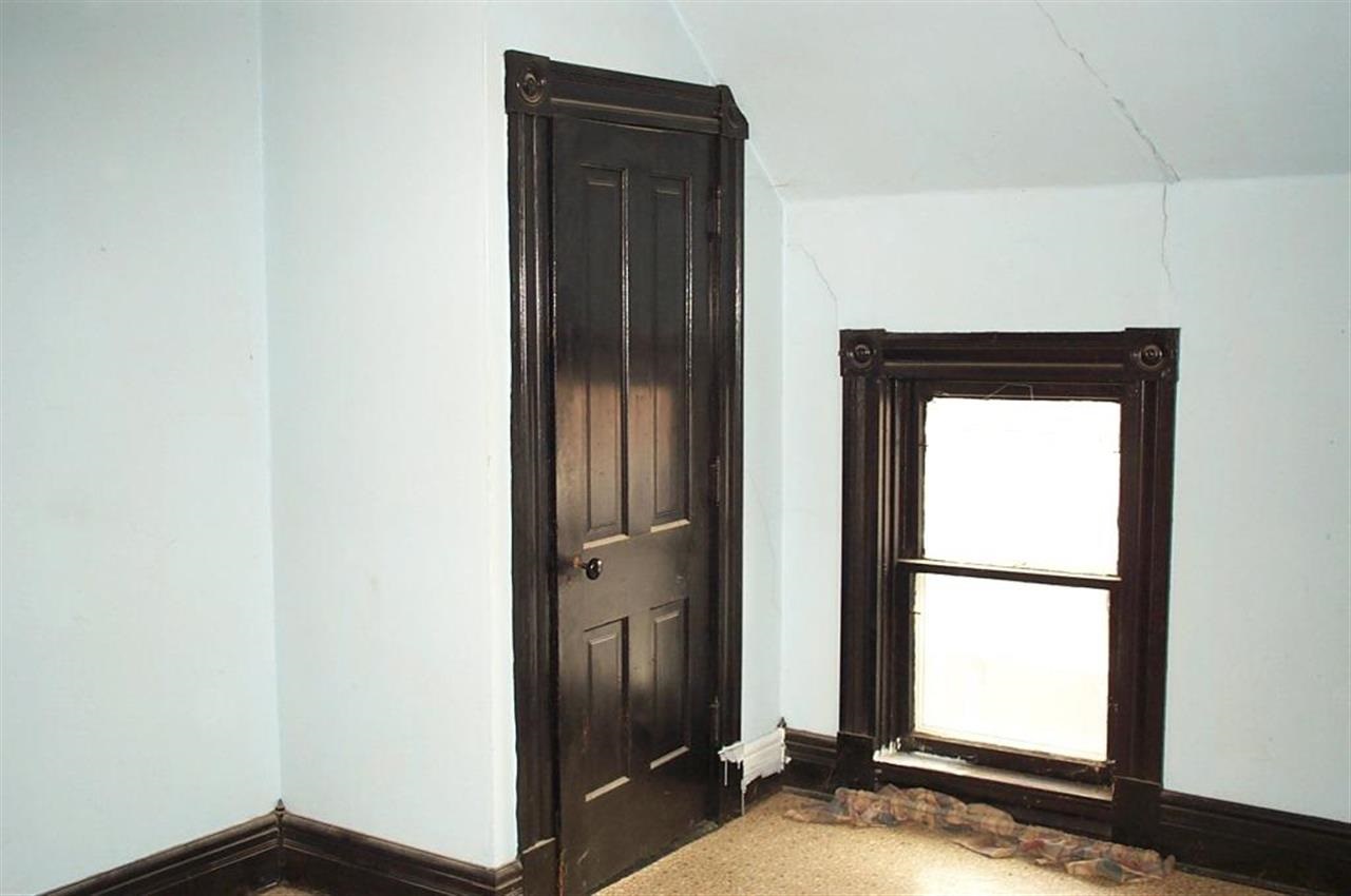 18 E Spring St, Peru, IN 46970 photo 9