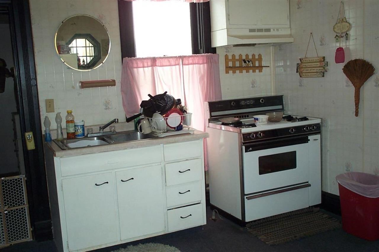 18 E Spring St, Peru, IN 46970 photo 3