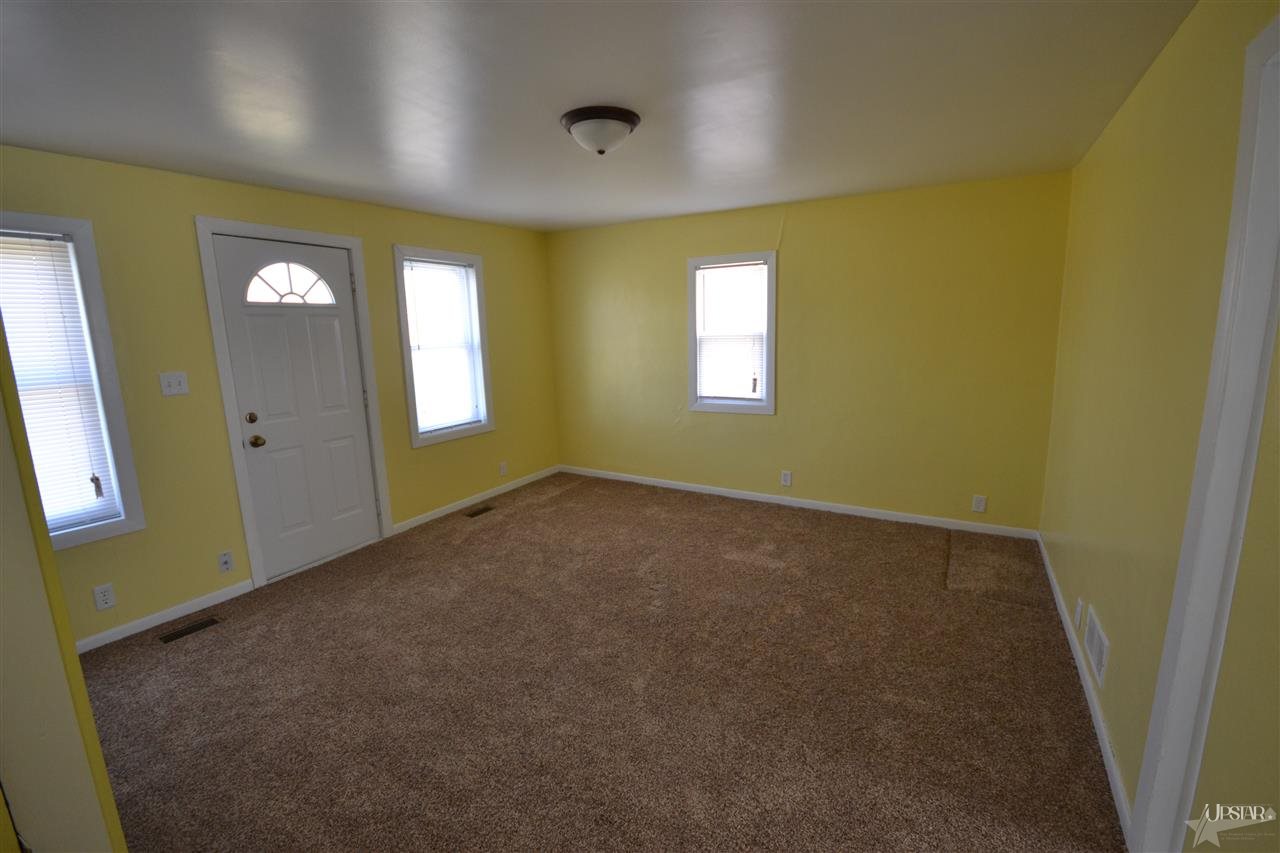 3318 Eastway Dr, Fort Wayne, IN 46806 photo 3