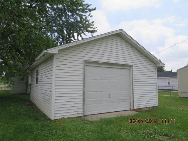 903 S 2nd St, Boonville, IN 47601 photo 3