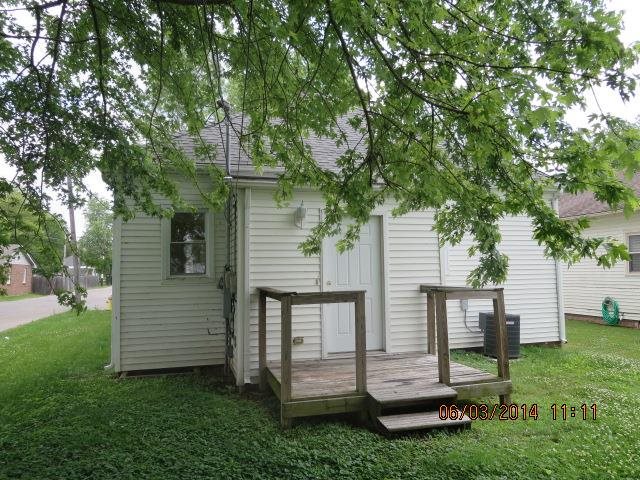 903 S 2nd St, Boonville, IN 47601 photo 2