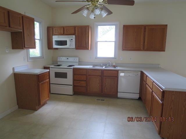 903 S 2nd St, Boonville, IN 47601 photo 4
