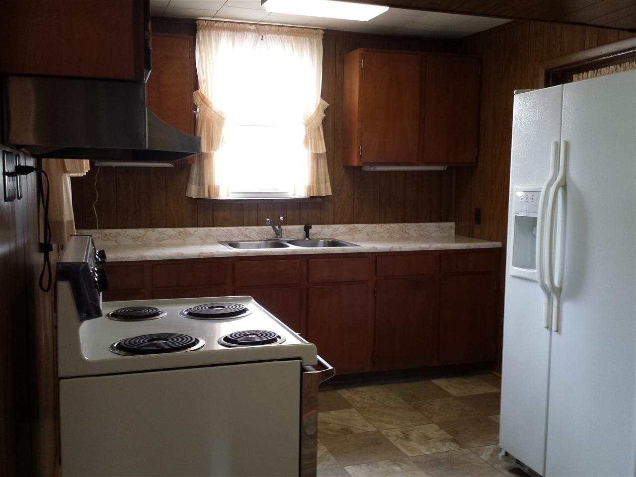 209 S Walnut St, Fairmount, IN 46928 photo 4