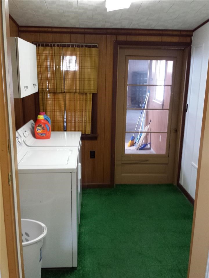 209 S Walnut St, Fairmount, IN 46928 photo 3